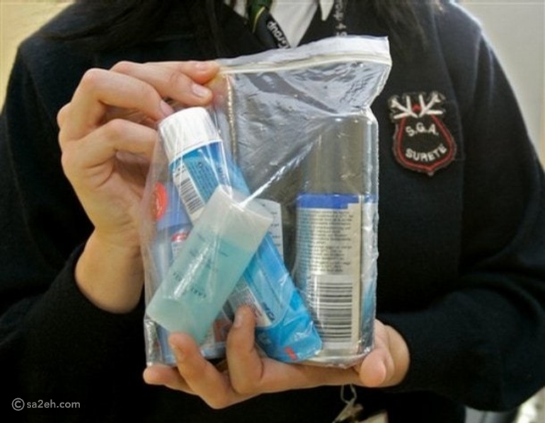 В ручную кладь можно брать шампунь. Пластиковые пакеты для жидкостей в самолет. Пакет для жидкостей в ручной клади. Самолет в пакете. Полиэтиленовый пакет в самолет.